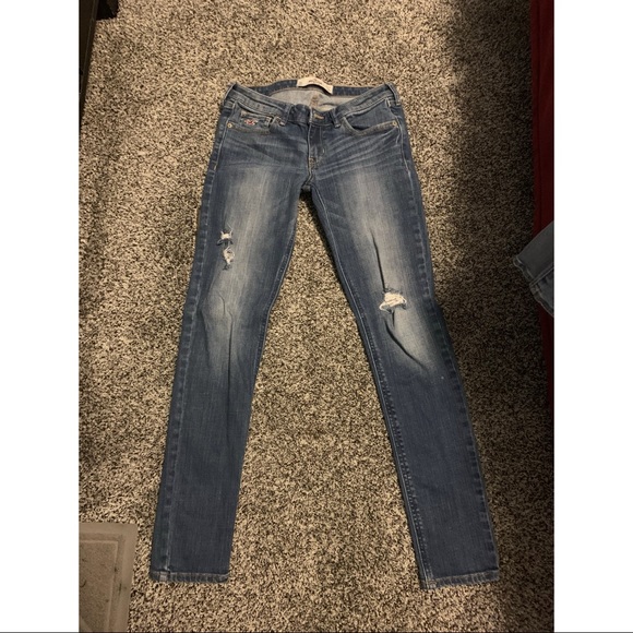 Hollister Jeans *NEVER WORN* - Picture 2 of 4